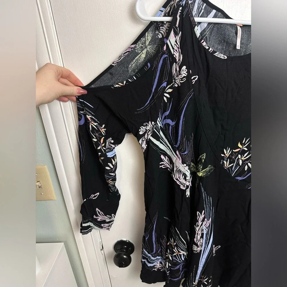 FREE PEOPLE Sz XS CLEAR SKIES ASYMMETRIC HEM COLD SHOULDER TUNIC BLACK 1228 - Picture 11 of 12